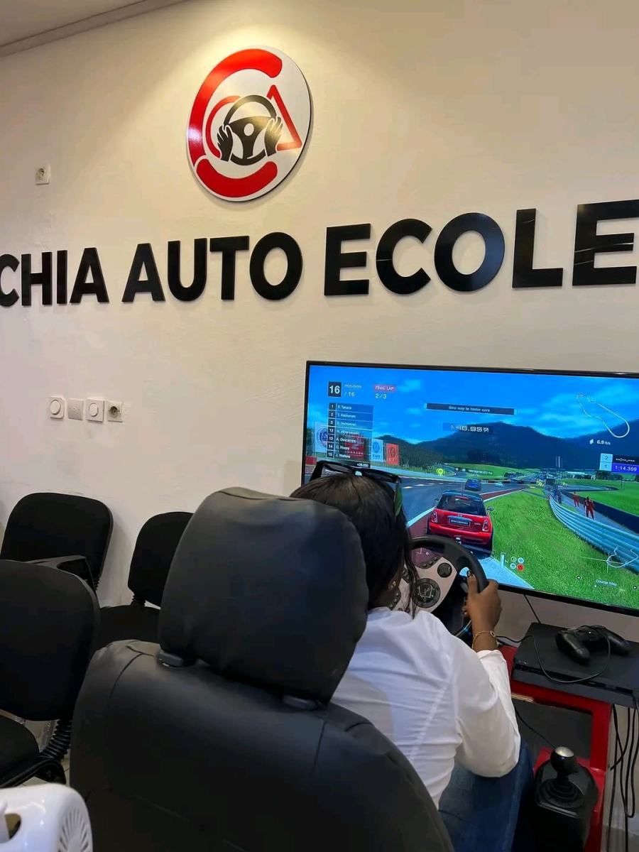 The simulator. Weeks 3 and 4 happen here: clutch, gears, lane discipline — every mistake free of charge.